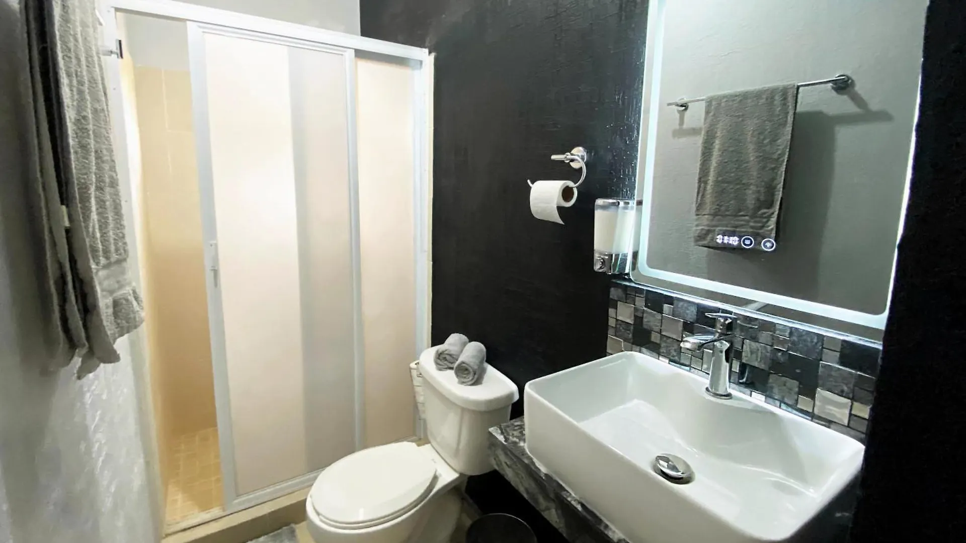 Comodo Y Accesible Departamento Con Piscina En Pdc Playa del Carmen