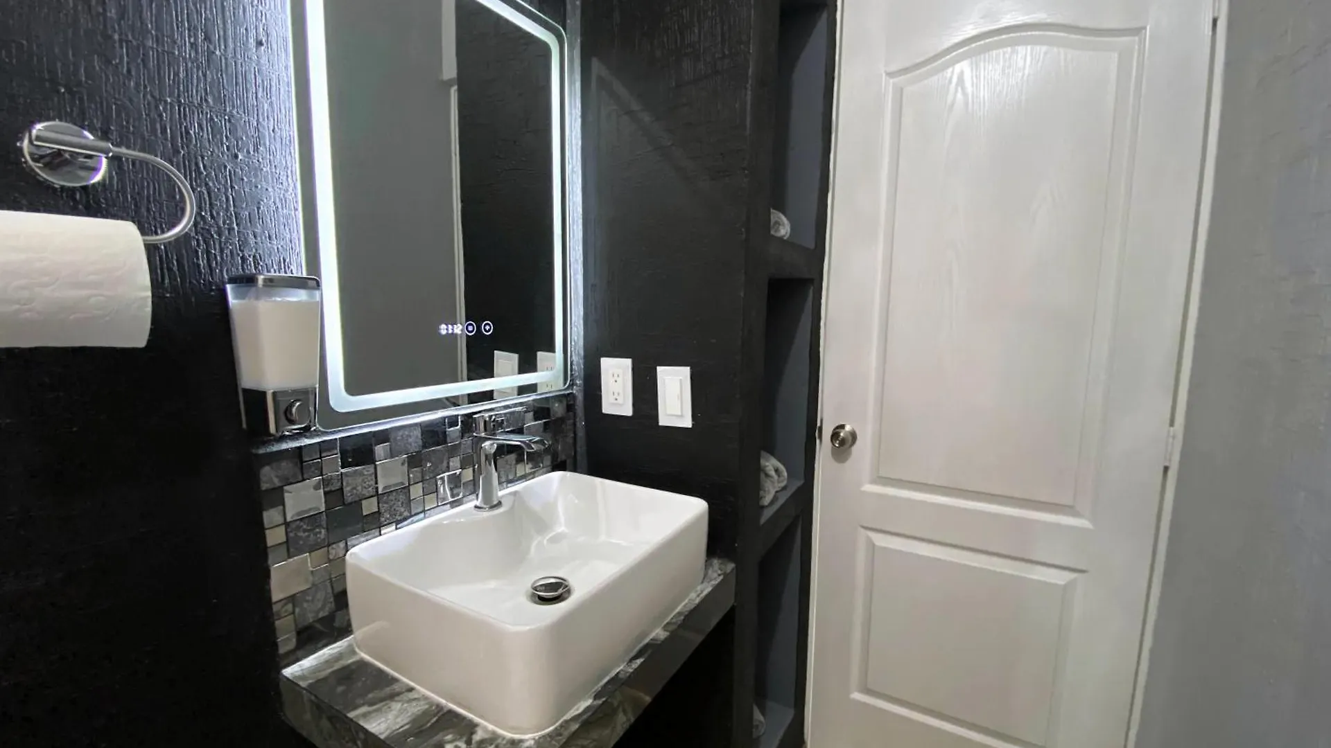 Comodo Y Accesible Departamento Con Piscina En Pdc Playa del Carmen